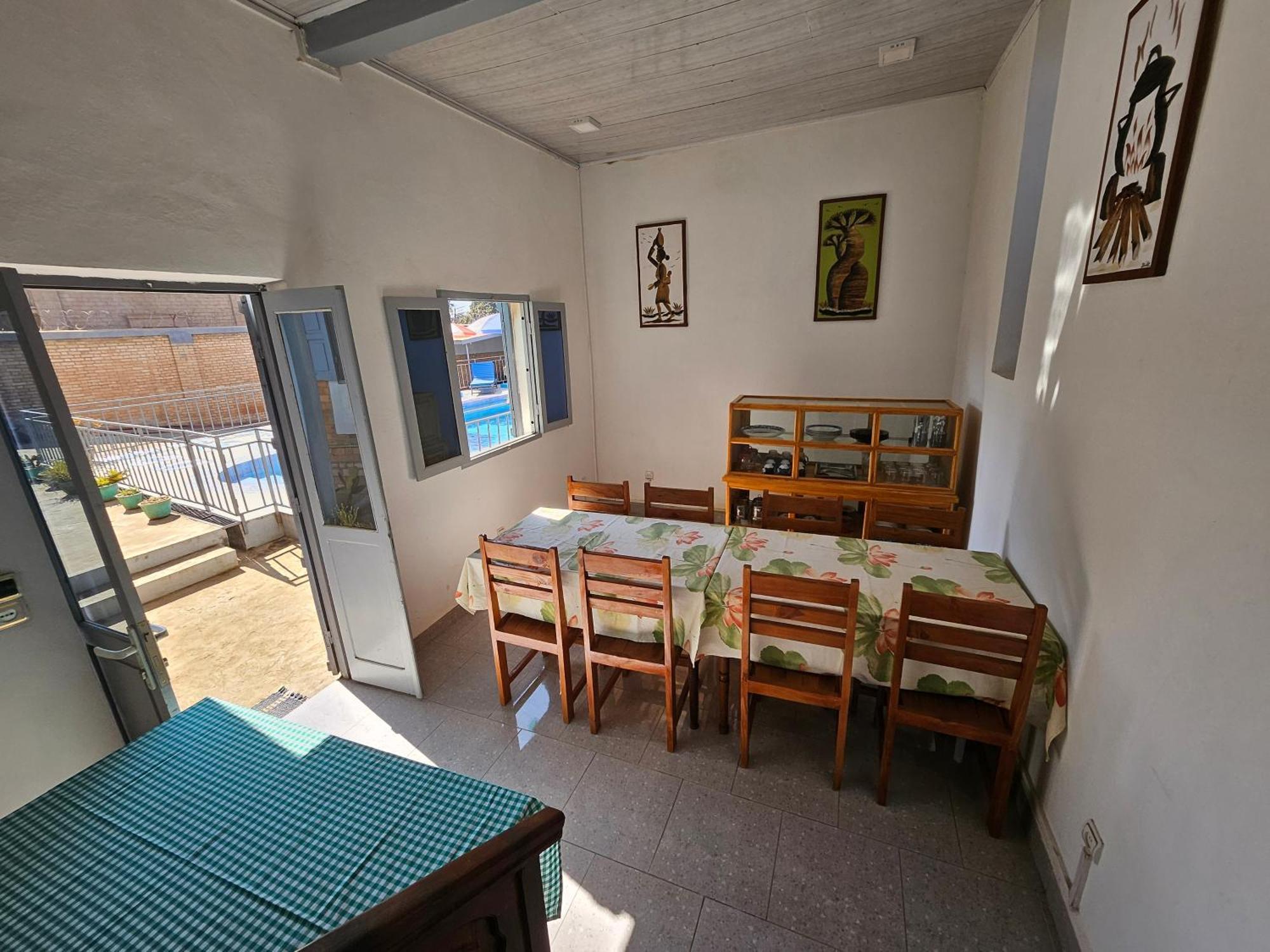 Chez Joel Bed and Breakfast Antsirabe Exteriör bild